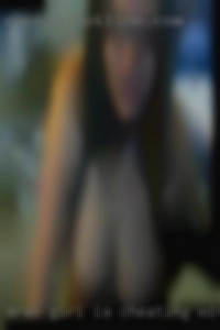 Arab LA cheating wives girl, bisexual, mostly into women.